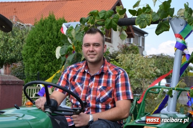 Zdjęcie w galerii na portalu naszraciborz.pl: Dożynki 2015 - kowbojki i minionki w Roszkowie wiadomości z regionu