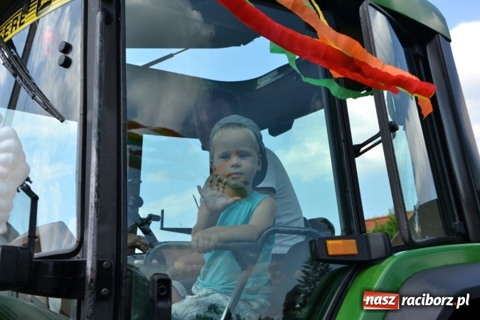 Zdjęcie w galerii na portalu naszraciborz.pl: Dożynki 2015 - kowbojki i minionki w Roszkowie wiadomości z regionu