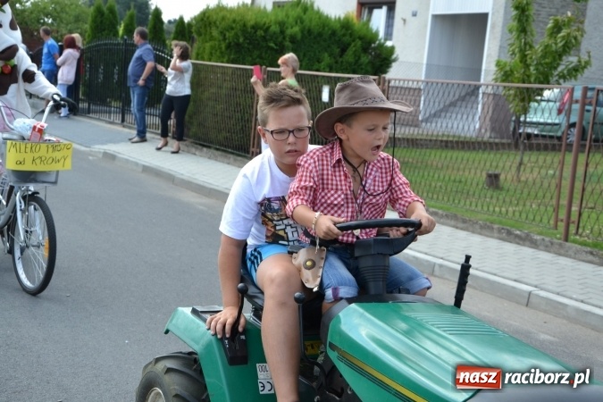 Zdjęcie w galerii na portalu naszraciborz.pl: Dożynki 2015 - kowbojki i minionki w Roszkowie wiadomości z regionu