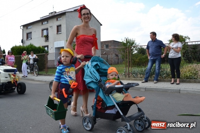 Zdjęcie w galerii na portalu naszraciborz.pl: Dożynki 2015 - kowbojki i minionki w Roszkowie wiadomości z regionu
