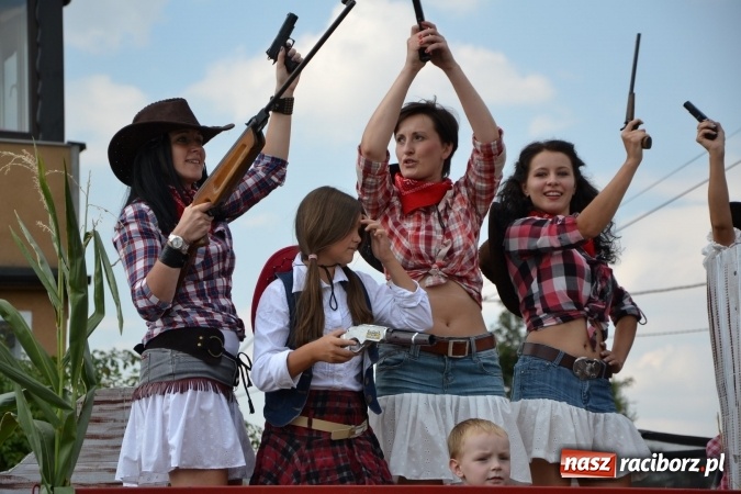 Zdjęcie w galerii na portalu naszraciborz.pl: Dożynki 2015 - kowbojki i minionki w Roszkowie wiadomości z regionu