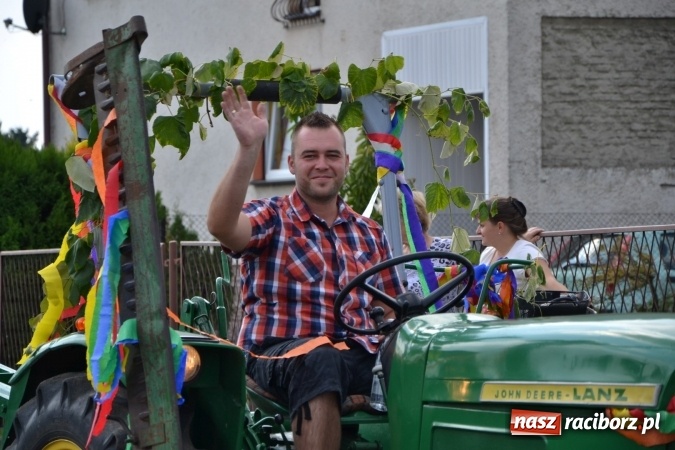 Zdjęcie w galerii na portalu naszraciborz.pl: Dożynki 2015 - kowbojki i minionki w Roszkowie wiadomości z regionu