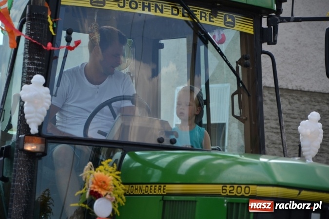 Zdjęcie w galerii na portalu naszraciborz.pl: Dożynki 2015 - kowbojki i minionki w Roszkowie wiadomości z regionu