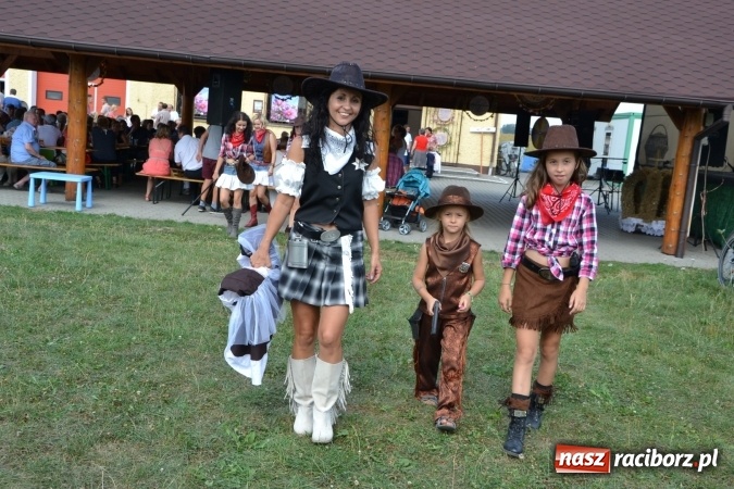 Zdjęcie w galerii na portalu naszraciborz.pl: Dożynki 2015 - kowbojki i minionki w Roszkowie wiadomości z regionu