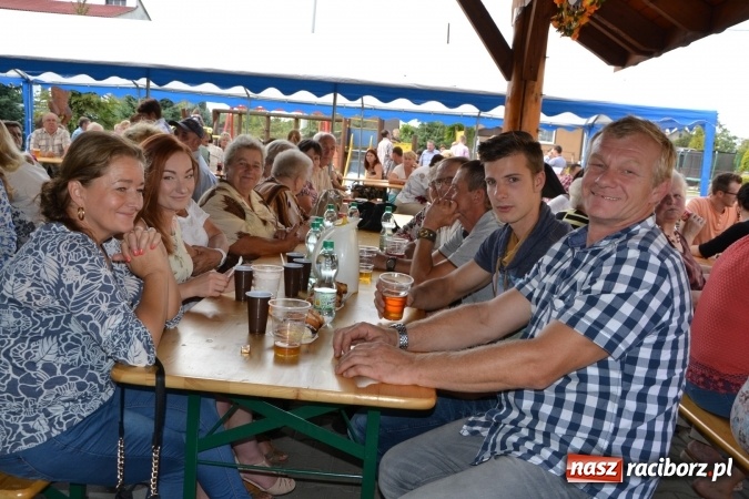 Zdjęcie w galerii na portalu naszraciborz.pl: Dożynki 2015 - kowbojki i minionki w Roszkowie wiadomości z regionu