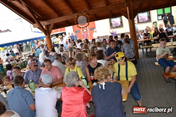 Zdjęcie w galerii na portalu naszraciborz.pl: Dożynki 2015 - kowbojki i minionki w Roszkowie wiadomości z regionu