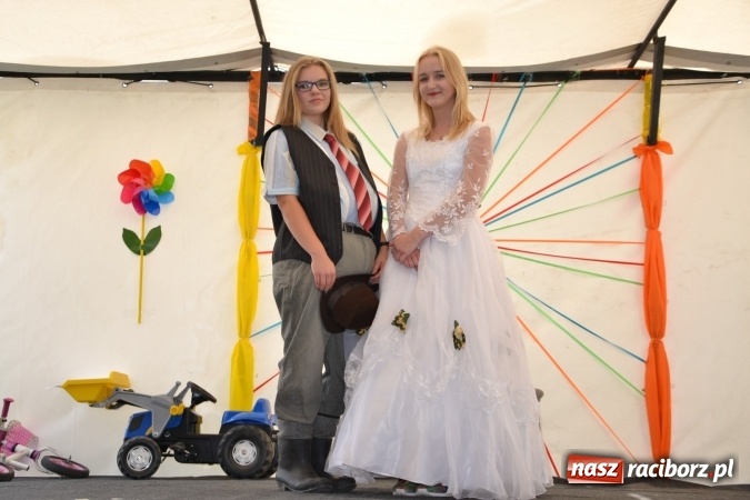 Zdjęcie w galerii na portalu naszraciborz.pl: Dożynki 2015 - kowbojki i minionki w Roszkowie wiadomości z regionu