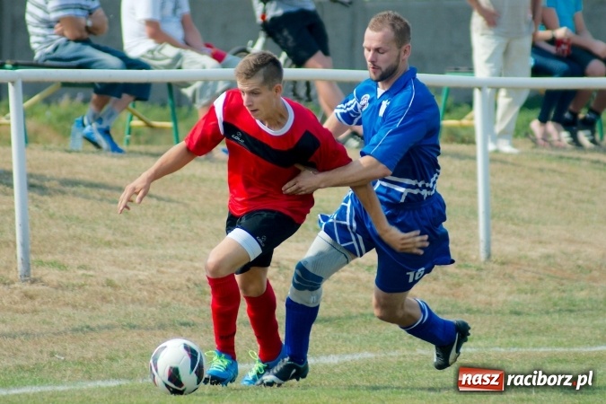 Zdjęcie w galerii na portalu naszraciborz.pl: Derby Raciborza: Niewykorzystane sytuacje się mszczą. Ocice na kolanach wiadomości z regionu