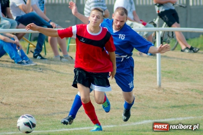 Zdjęcie w galerii na portalu naszraciborz.pl: Derby Raciborza: Niewykorzystane sytuacje się mszczą. Ocice na kolanach wiadomości z regionu