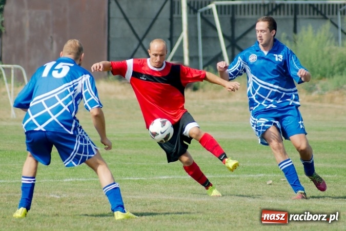 Zdjęcie w galerii na portalu naszraciborz.pl: Derby Raciborza: Niewykorzystane sytuacje się mszczą. Ocice na kolanach wiadomości z regionu