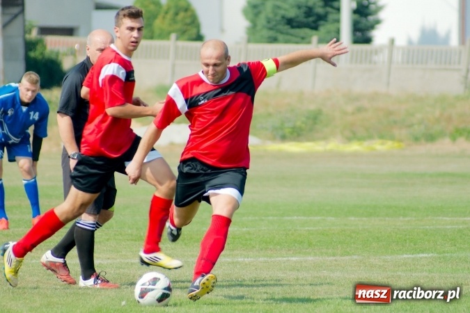 Zdjęcie w galerii na portalu naszraciborz.pl: Derby Raciborza: Niewykorzystane sytuacje się mszczą. Ocice na kolanach wiadomości z regionu