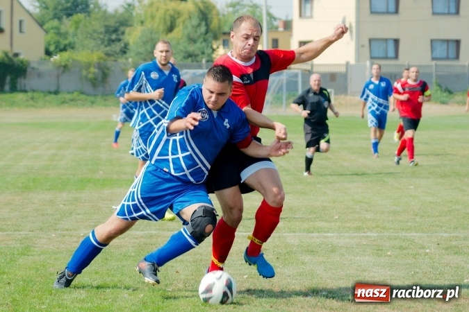 Zdjęcie w galerii na portalu naszraciborz.pl: Derby Raciborza: Niewykorzystane sytuacje się mszczą. Ocice na kolanach wiadomości z regionu