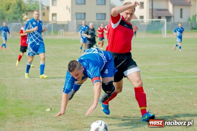 Zdjęcie w galerii na portalu naszraciborz.pl: Derby Raciborza: Niewykorzystane sytuacje się mszczą. Ocice na kolanach wiadomości z regionu
