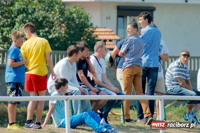 Zdjęcie w galerii na portalu naszraciborz.pl: Derby Raciborza: Niewykorzystane sytuacje się mszczą. Ocice na kolanach wiadomości z regionu