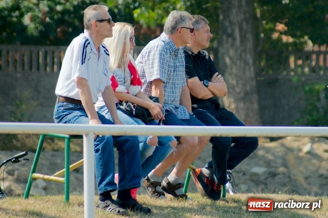 Zdjęcie w galerii na portalu naszraciborz.pl: Derby Raciborza: Niewykorzystane sytuacje się mszczą. Ocice na kolanach wiadomości z regionu