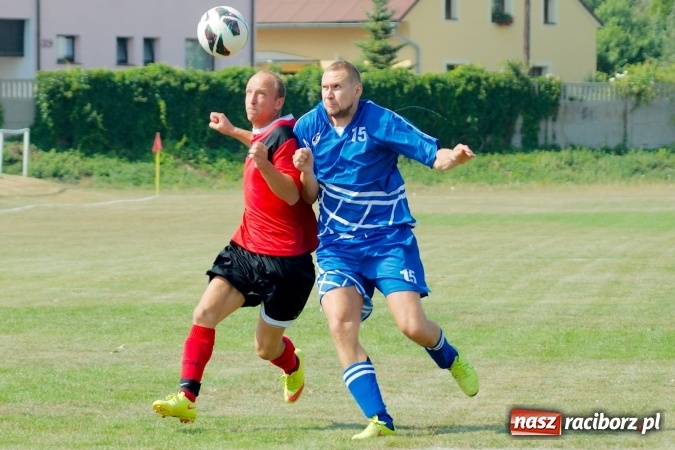 Zdjęcie w galerii na portalu naszraciborz.pl: Derby Raciborza: Niewykorzystane sytuacje się mszczą. Ocice na kolanach wiadomości z regionu