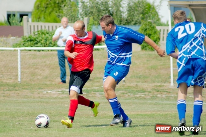 Zdjęcie w galerii na portalu naszraciborz.pl: Derby Raciborza: Niewykorzystane sytuacje się mszczą. Ocice na kolanach wiadomości z regionu