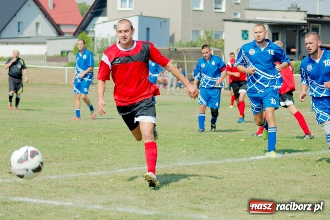 Zdjęcie w galerii na portalu naszraciborz.pl: Derby Raciborza: Niewykorzystane sytuacje się mszczą. Ocice na kolanach wiadomości z regionu