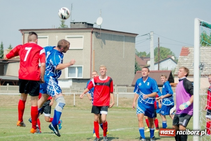 Zdjęcie w galerii na portalu naszraciborz.pl: Derby Raciborza: Niewykorzystane sytuacje się mszczą. Ocice na kolanach wiadomości z regionu