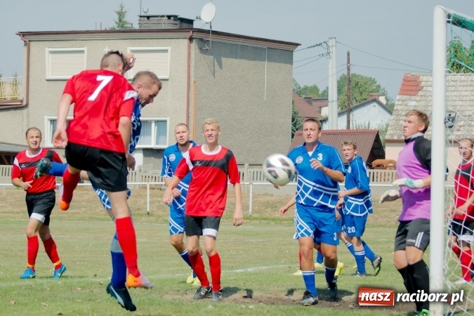 Zdjęcie w galerii na portalu naszraciborz.pl: Derby Raciborza: Niewykorzystane sytuacje się mszczą. Ocice na kolanach wiadomości z regionu
