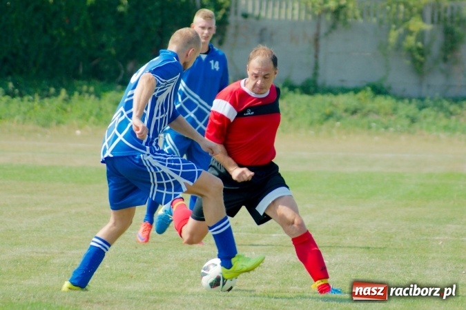 Zdjęcie w galerii na portalu naszraciborz.pl: Derby Raciborza: Niewykorzystane sytuacje się mszczą. Ocice na kolanach wiadomości z regionu