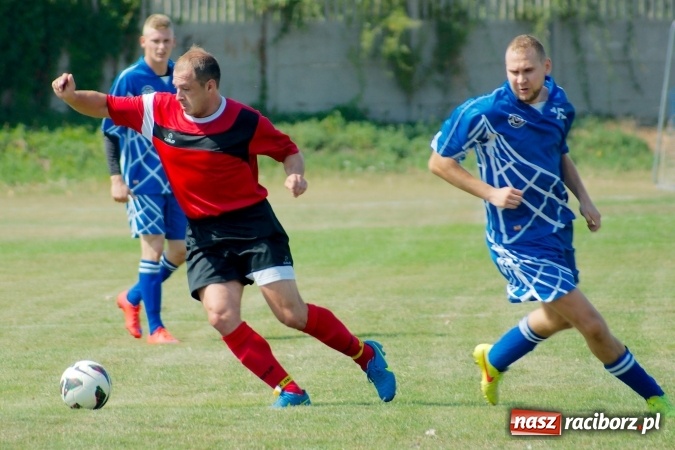 Zdjęcie w galerii na portalu naszraciborz.pl: Derby Raciborza: Niewykorzystane sytuacje się mszczą. Ocice na kolanach wiadomości z regionu