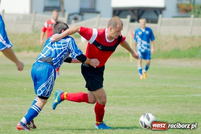 Zdjęcie w galerii na portalu naszraciborz.pl: Derby Raciborza: Niewykorzystane sytuacje się mszczą. Ocice na kolanach wiadomości z regionu