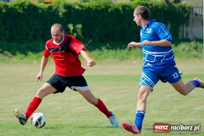 Zdjęcie w galerii na portalu naszraciborz.pl: Derby Raciborza: Niewykorzystane sytuacje się mszczą. Ocice na kolanach wiadomości z regionu