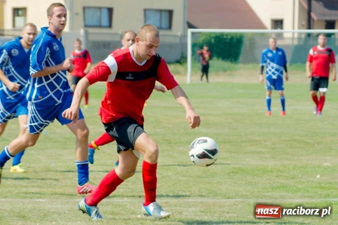 Zdjęcie w galerii na portalu naszraciborz.pl: Derby Raciborza: Niewykorzystane sytuacje się mszczą. Ocice na kolanach wiadomości z regionu