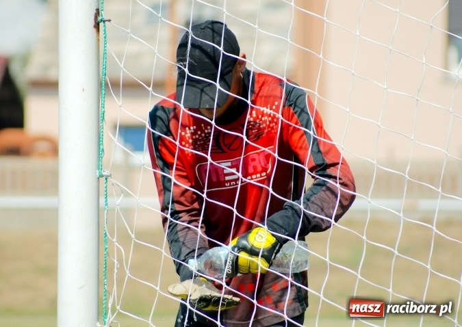 Zdjęcie w galerii na portalu naszraciborz.pl: Derby Raciborza: Niewykorzystane sytuacje się mszczą. Ocice na kolanach wiadomości z regionu