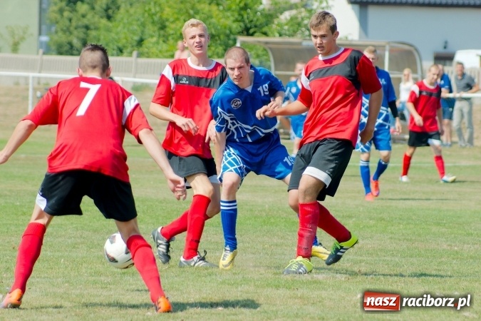 Zdjęcie w galerii na portalu naszraciborz.pl: Derby Raciborza: Niewykorzystane sytuacje się mszczą. Ocice na kolanach wiadomości z regionu