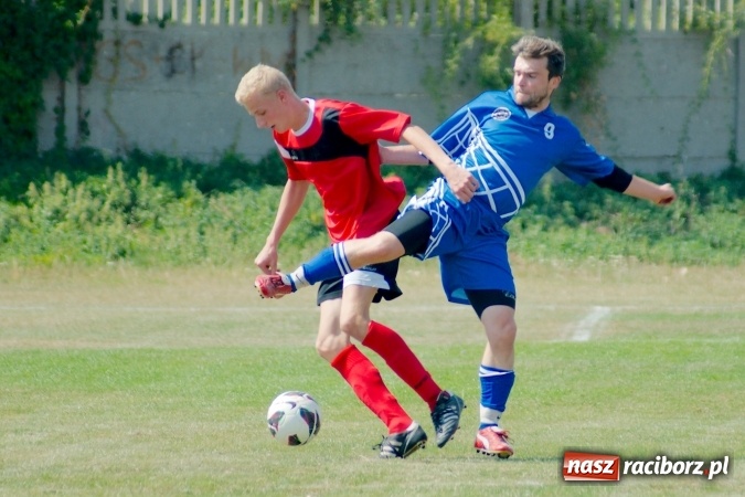 Zdjęcie w galerii na portalu naszraciborz.pl: Derby Raciborza: Niewykorzystane sytuacje się mszczą. Ocice na kolanach wiadomości z regionu