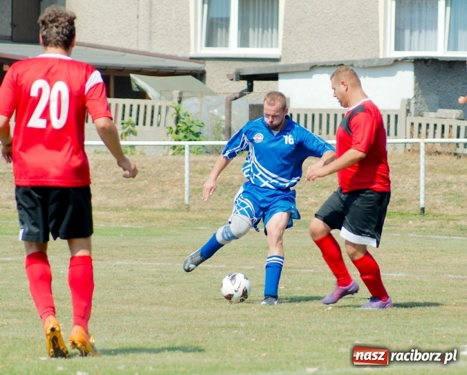 Zdjęcie w galerii na portalu naszraciborz.pl: Derby Raciborza: Niewykorzystane sytuacje się mszczą. Ocice na kolanach wiadomości z regionu