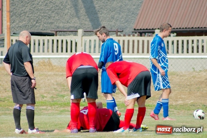 Zdjęcie w galerii na portalu naszraciborz.pl: Derby Raciborza: Niewykorzystane sytuacje się mszczą. Ocice na kolanach wiadomości z regionu