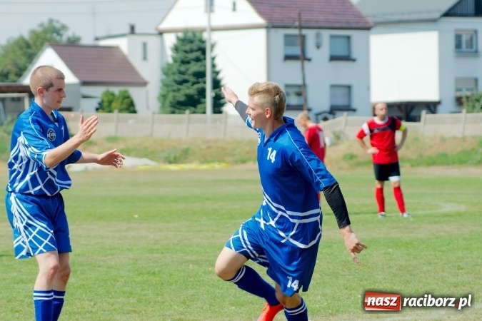 Zdjęcie w galerii na portalu naszraciborz.pl: Derby Raciborza: Niewykorzystane sytuacje się mszczą. Ocice na kolanach wiadomości z regionu