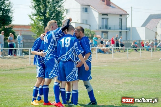 Zdjęcie w galerii na portalu naszraciborz.pl: Derby Raciborza: Niewykorzystane sytuacje się mszczą. Ocice na kolanach wiadomości z regionu