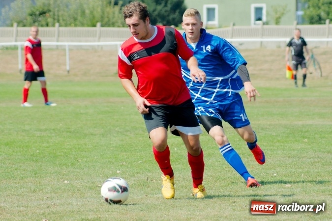 Zdjęcie w galerii na portalu naszraciborz.pl: Derby Raciborza: Niewykorzystane sytuacje się mszczą. Ocice na kolanach wiadomości z regionu