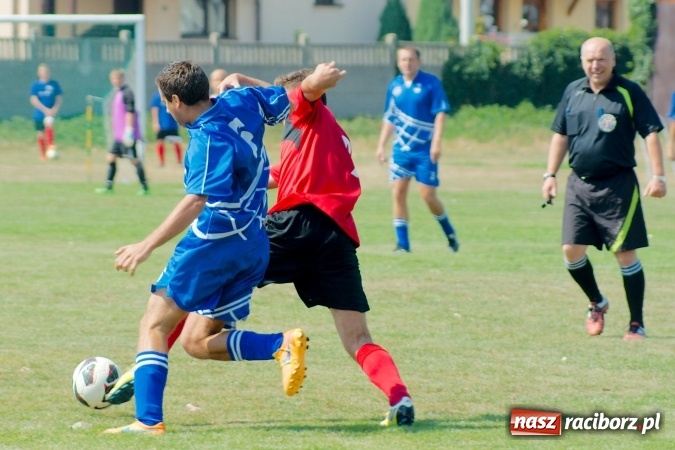 Zdjęcie w galerii na portalu naszraciborz.pl: Derby Raciborza: Niewykorzystane sytuacje się mszczą. Ocice na kolanach wiadomości z regionu