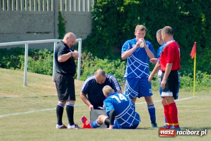 Zdjęcie w galerii na portalu naszraciborz.pl: Derby Raciborza: Niewykorzystane sytuacje się mszczą. Ocice na kolanach wiadomości z regionu