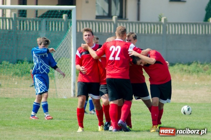 Zdjęcie w galerii na portalu naszraciborz.pl: Derby Raciborza: Niewykorzystane sytuacje się mszczą. Ocice na kolanach wiadomości z regionu