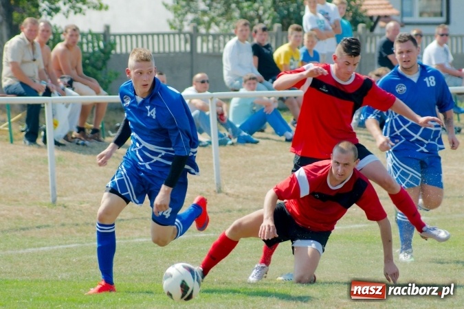 Zdjęcie w galerii na portalu naszraciborz.pl: Derby Raciborza: Niewykorzystane sytuacje się mszczą. Ocice na kolanach wiadomości z regionu