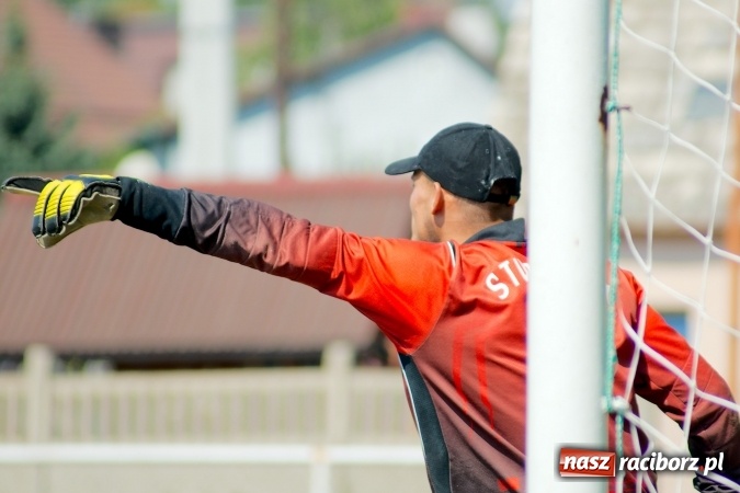 Zdjęcie w galerii na portalu naszraciborz.pl: Derby Raciborza: Niewykorzystane sytuacje się mszczą. Ocice na kolanach wiadomości z regionu