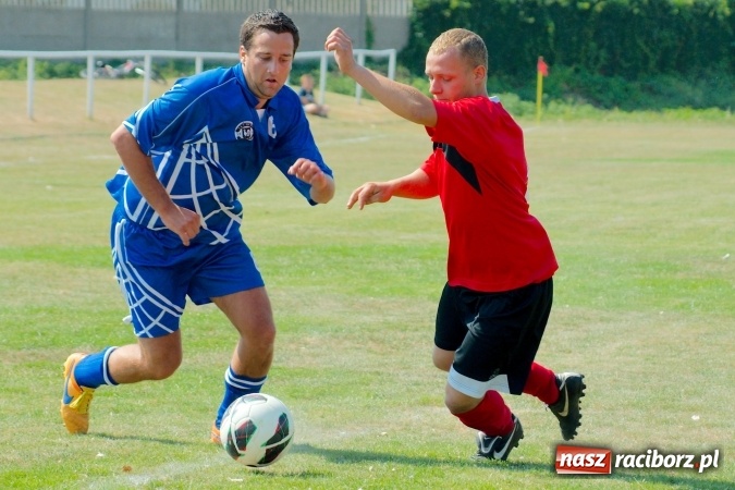 Zdjęcie w galerii na portalu naszraciborz.pl: Derby Raciborza: Niewykorzystane sytuacje się mszczą. Ocice na kolanach wiadomości z regionu