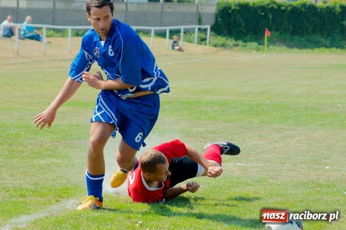 Zdjęcie w galerii na portalu naszraciborz.pl: Derby Raciborza: Niewykorzystane sytuacje się mszczą. Ocice na kolanach wiadomości z regionu