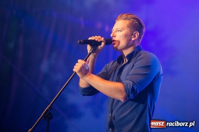 Zdjęcie w galerii na portalu naszraciborz.pl: Wielkie show Rafała Brzozowskiego na zakończenie Memoriału 2015 wiadomości z regionu