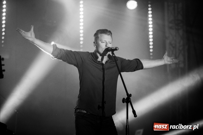 Zdjęcie w galerii na portalu naszraciborz.pl: Wielkie show Rafała Brzozowskiego na zakończenie Memoriału 2015 wiadomości z regionu