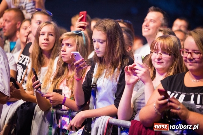 Zdjęcie w galerii na portalu naszraciborz.pl: Wielkie show Rafała Brzozowskiego na zakończenie Memoriału 2015 wiadomości z regionu