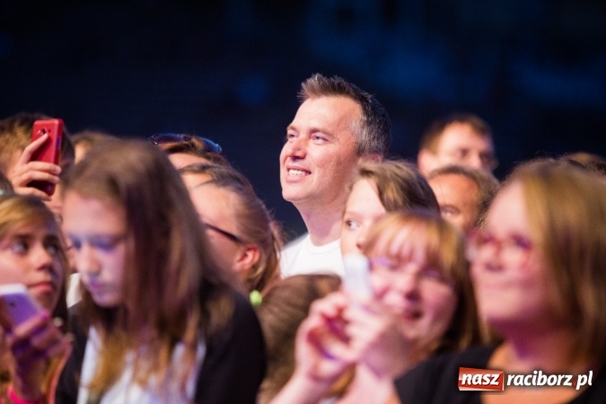 Zdjęcie w galerii na portalu naszraciborz.pl: Wielkie show Rafała Brzozowskiego na zakończenie Memoriału 2015 wiadomości z regionu