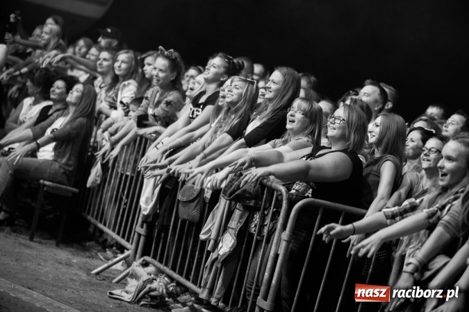 Zdjęcie w galerii na portalu naszraciborz.pl: Wielkie show Rafała Brzozowskiego na zakończenie Memoriału 2015 wiadomości z regionu