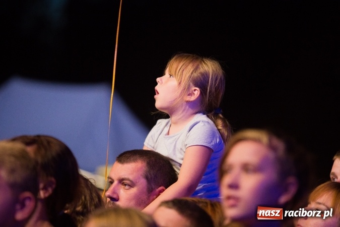 Zdjęcie w galerii na portalu naszraciborz.pl: Wielkie show Rafała Brzozowskiego na zakończenie Memoriału 2015 wiadomości z regionu